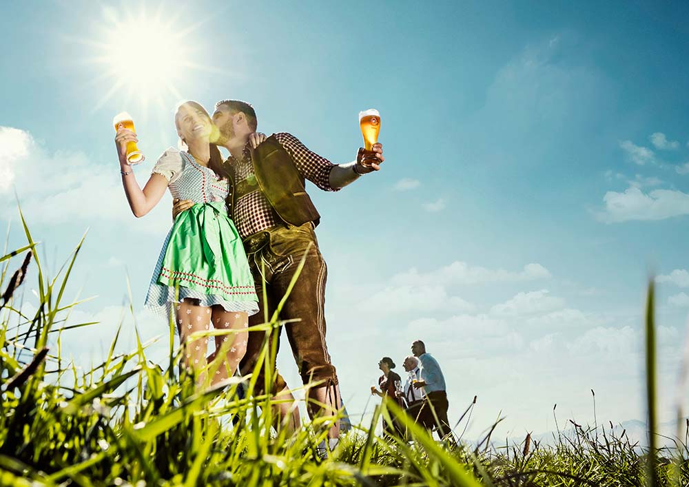 Motiv Kuss | Meckatzer Weizen Alkoholfrei – Biergenuss aus dem Allgäu | Fotoshooting von Kainz Werbeagentur mit Marcel Mayer