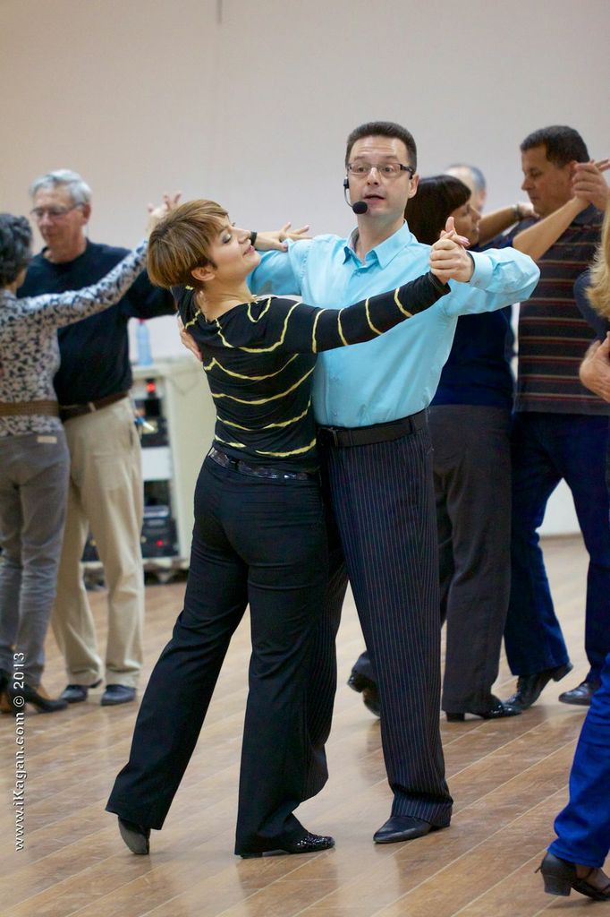 שיעורים קבוצתיים למתחילים - לימוד ריקודים סלוניים ולטיניים - DANCEART  