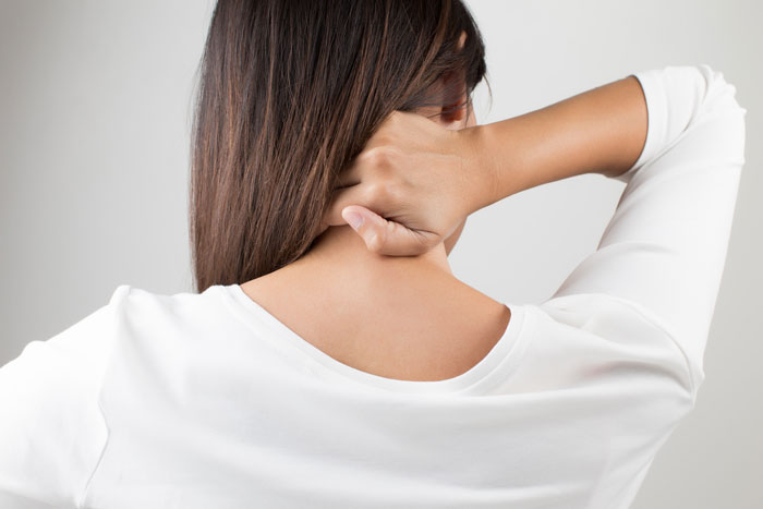 alivia el dolor de cuello y hombros con La Clinica Quiropráctica