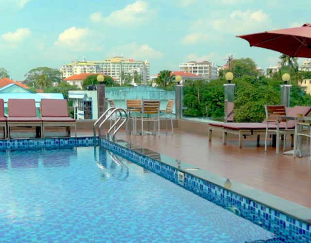 Clover Suites Royal Lake 4 Star Hotel In Bahan Township Yangon - 
